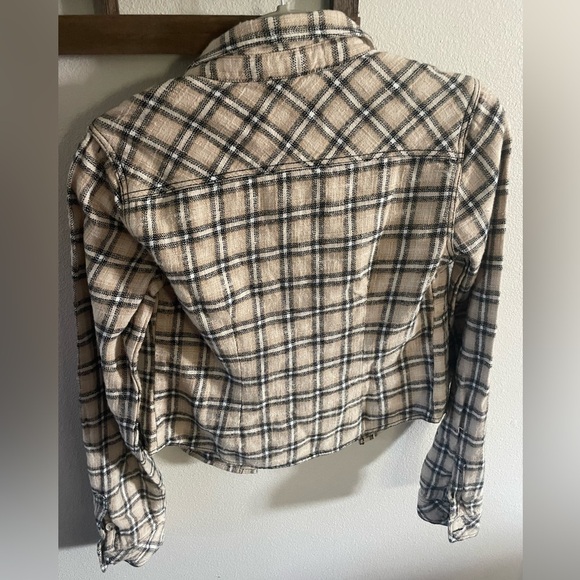 NWT Bdg Dakota Cropped Flannel Button-Down Shirt Size Small - Picture 3 of 8